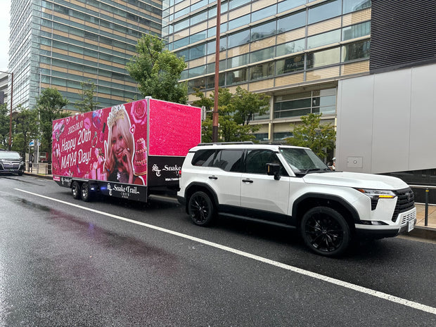 内部照明广告拖车